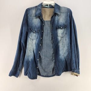 Maurices Women's Denim Shirt Size Medium 100% cotton Trendy Wardrobe Essential